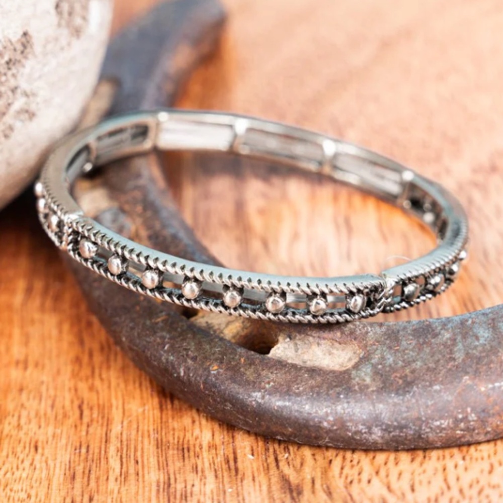 Tipi Amelia Silvertone Stretch Bracelet